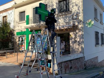 Montaje cruz de farmacia led Villamartín Cádiz 2
