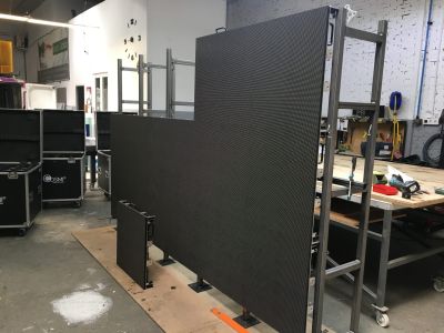 Montaje pantalla led para escaparate 3