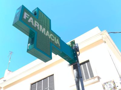 Montaje cruz de farmacia led Villamartín Cádiz 4
