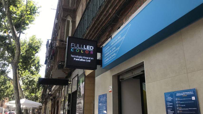 Banderola Led para franquicia - Quickgold Usera Madrid