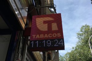 Montaje Pantalla Led para escaparate 3