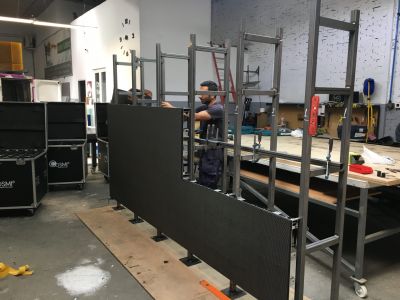 Montaje pantalla led para escaparate 2