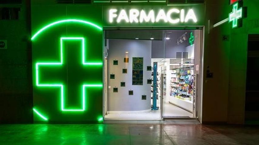 Cruz de farmacia en Marbella (Málaga)