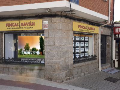 Montaje pantalla led para inmobiliaria Soto del Real Madrid 1