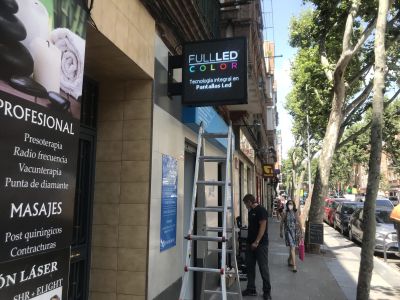 Montaje banderola led para franquicia Madrid 3