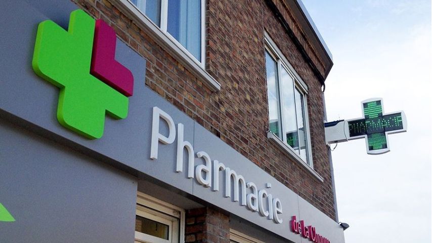 Cruz de farmacia en Móstoles (Madrid)