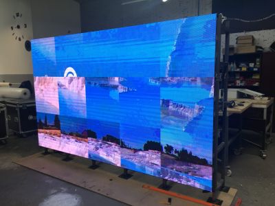 Montaje pantalla led para escaparate 4